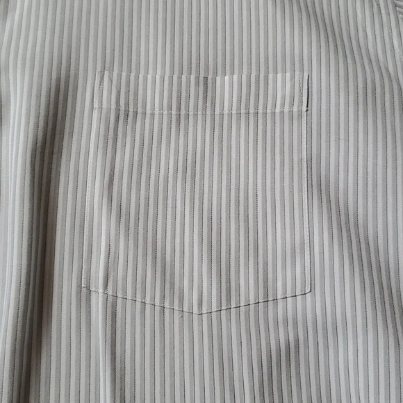 Van Heusen Dress Shirts - Set of 2 - Size 18 34/35 - Picture 3 of 10